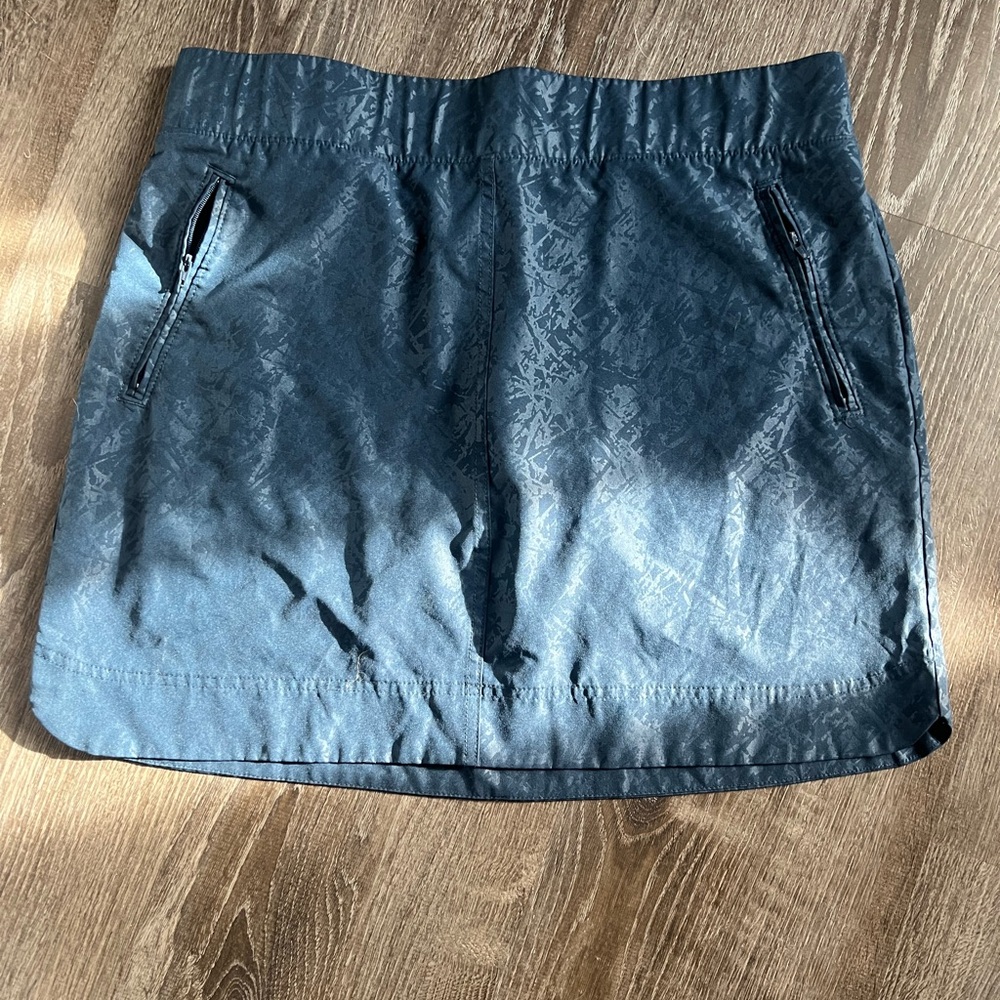 Elegant Blue Textured Skirt with Zippered Pockets